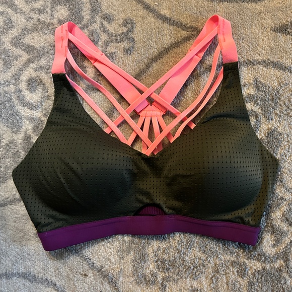 Victoria Secret Sports Bra - Picture 1 of 3